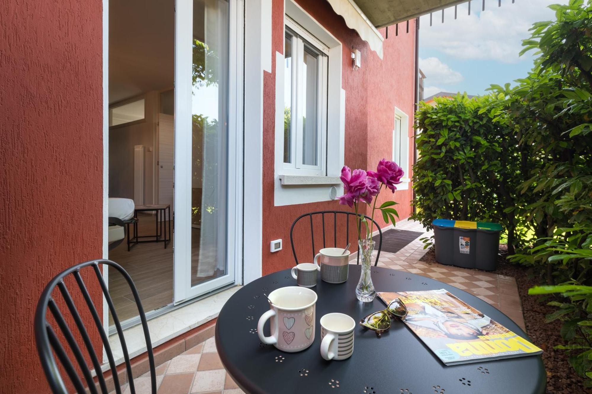Belle Maison - Du Lac Apartments Сирмионе Екстериор снимка